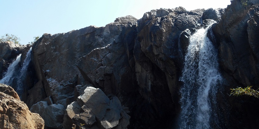 Chal Dhar Waterfall is one of the most popular waterfalls in Odisha for enchanting views.