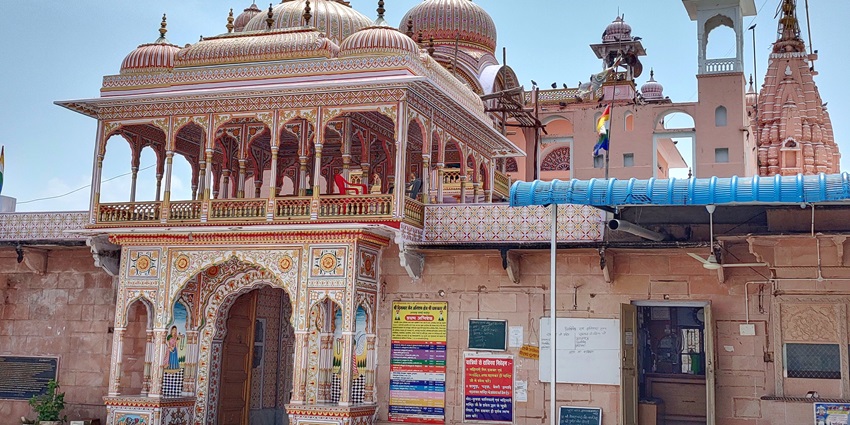 Chamatkarji Jain Temple is ancient Jain temple in Sawai Madhopur known for miracles.