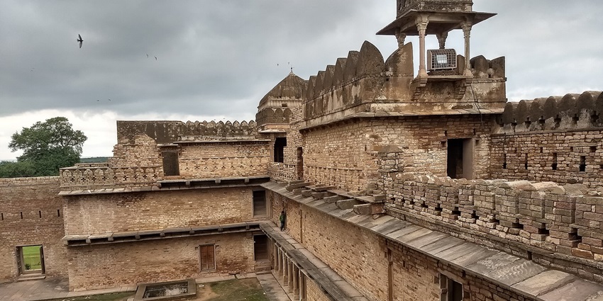 Chanderi fort, displaying its unique and intricate architecture