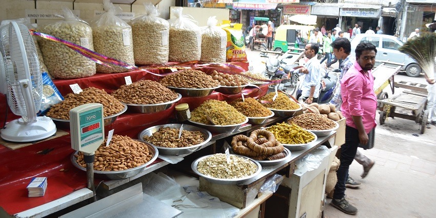 There are many shops for authentic spices readily available in Chandni Chowk.