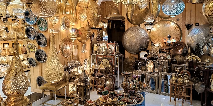 A beautifully decorated shop in Chandni Chowk, one of the best shopping places in Delhi.
