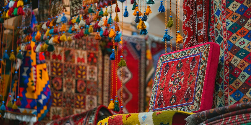 A glimpse of Chandni Chowk, one of the best places for wedding shopping in Delhi.