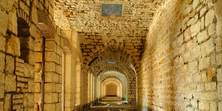 A picture of the insides of a fort in Goa with distinguished walls and long passages