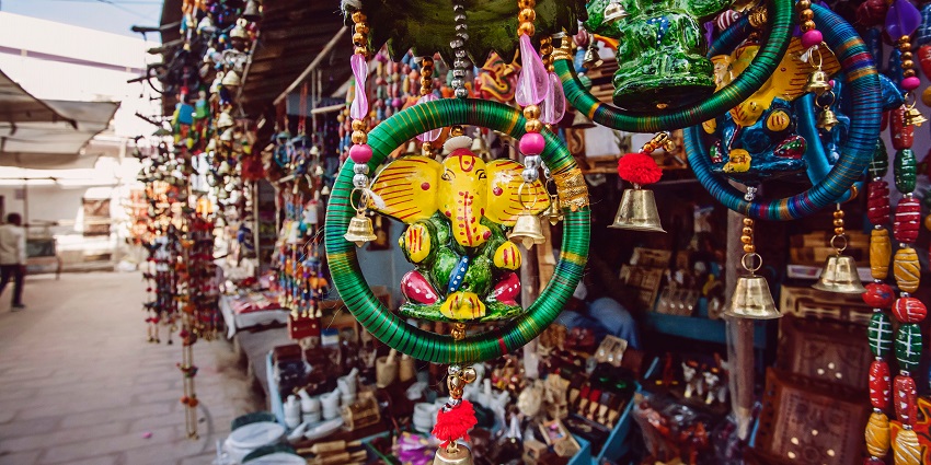 Chandpole Bazaar features exquisite marble handicrafts, statues, and decor items.