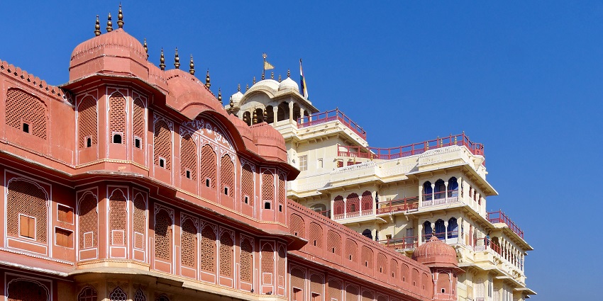 Chandra Mahal in Jaipur echoes mysterious sounds at night, adding allure.