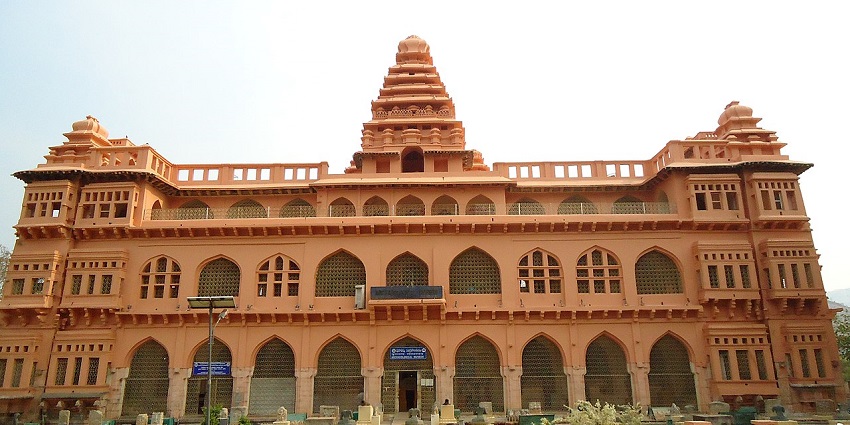 Front view of Chandragiri fort, one of the best places to see near Koundinya wildlife sanctuary for history buffs