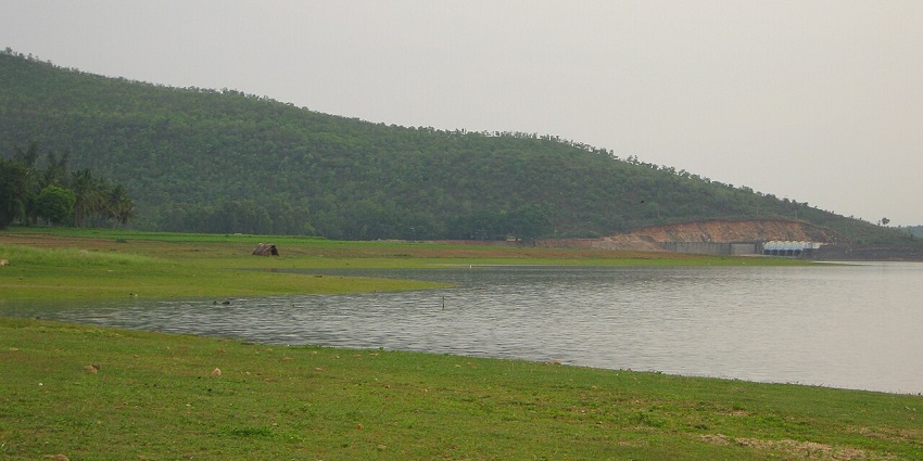 Chandrampalli Dam, a picturesque spot, is a must-visit near Chincholi Wildlife Sanctuary.