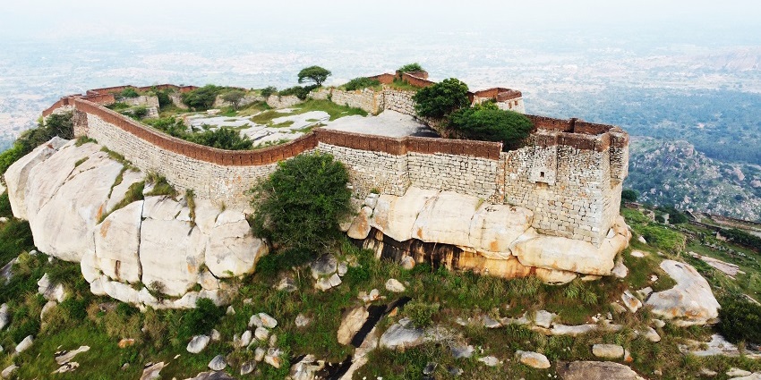 Channarayana Durga Fort is situated atop a rocky hill and is one of the best hill stations near Bangalore within 200 kms