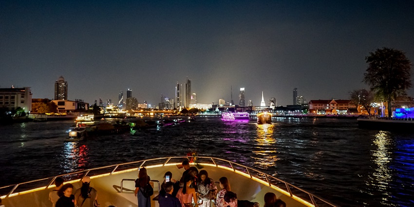 A picture of a cruise party happening at a cruise ship at the Chao Phraya River at night