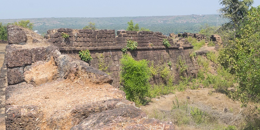 Chapora Fort is one of the most beautiful places to visit in Goa with ancient ruins.