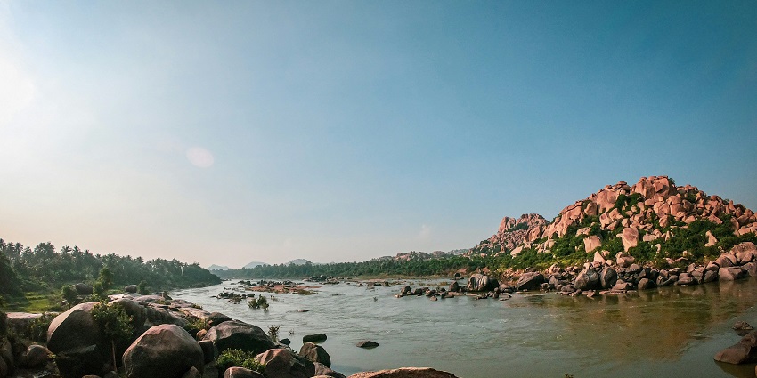 Chapora river is a lovely point for enjoying kayaking in Goa for a calming experience.