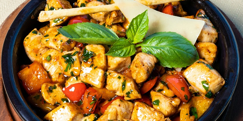 Charmgang offers the best food in Thailand to try with contemporary twists on them.