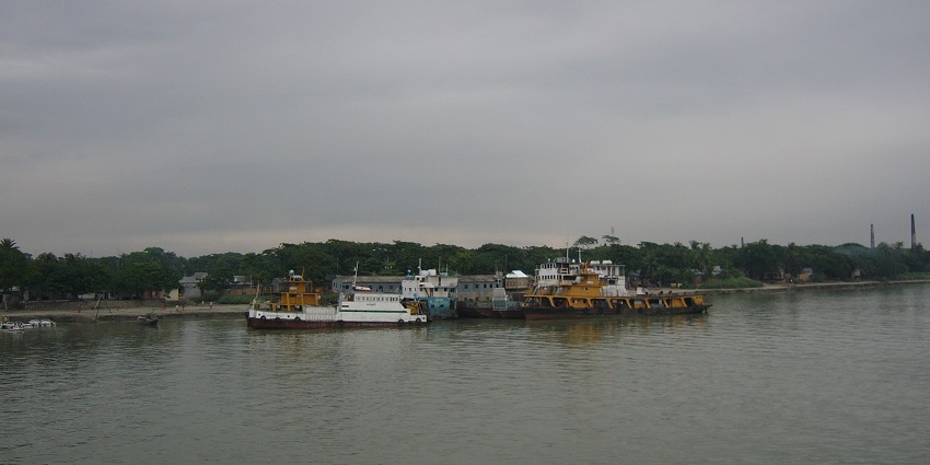 Tranquil Lake, one of the most famous places to visit in Amravati, is perfect for relaxation, picnics, and boating.