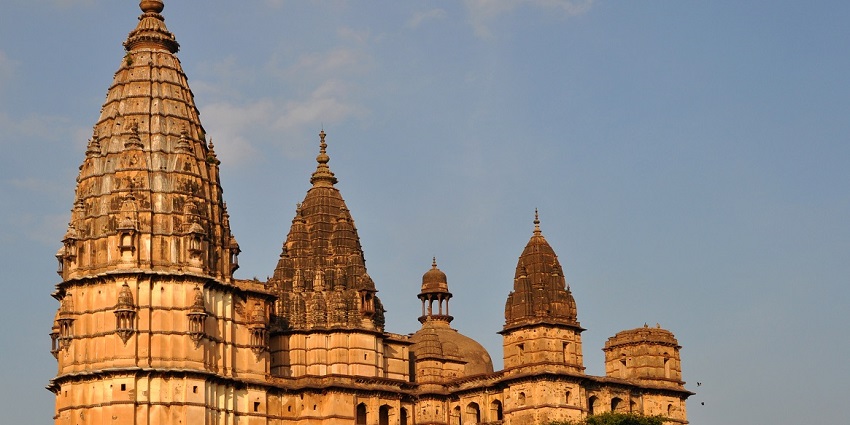 A wide-angle view of the Chaturbhuj Temple in Orchha. The temple's impressive architecture features tall