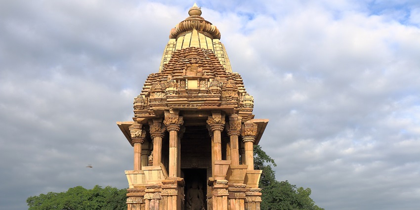 Image of the Chaturbhuj Temple in Khajuraho, showcasing its historical architecture, is also a tourist attraction near Khajuraho National Park.