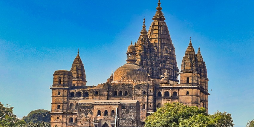The photo of the largest temple in Orchha with a 340-foot sikhara, a popular destination near the Lakshmana temple.