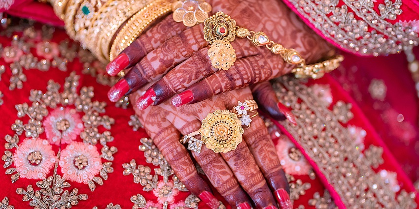Chauta Bazaar is among the best places for wedding shopping in Surat for bridal wear.