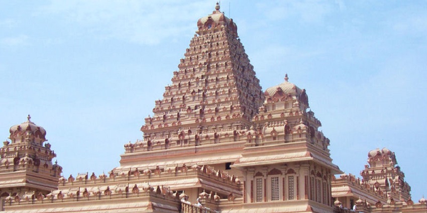 Chhatarpur temple features detailed carvings, huge towering structures, and beautiful marble works.