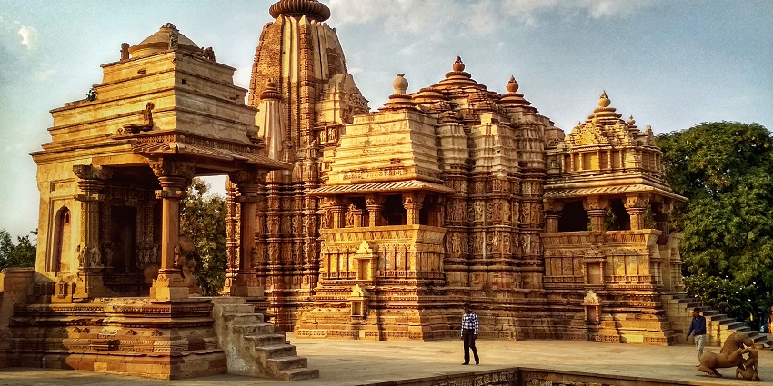 Seek blessings from the sacred Chatarpur Temple located in the Southern part of Delhi.