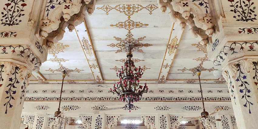 The historic Scindia Chhatri monument, the best place near Karera Wildlife Sanctuary, adds cultural heritage to the region