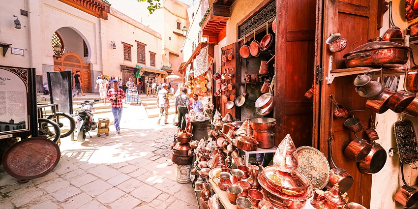 An image of a vibrant shopping street in Chhoti Baradari filled with boutiques and fashion stores-shopping in Patiala