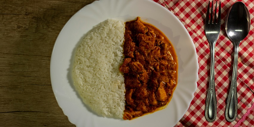 An image of Andhra Chicken Curry one of the popular dishes to try in Vishakhapatnam.