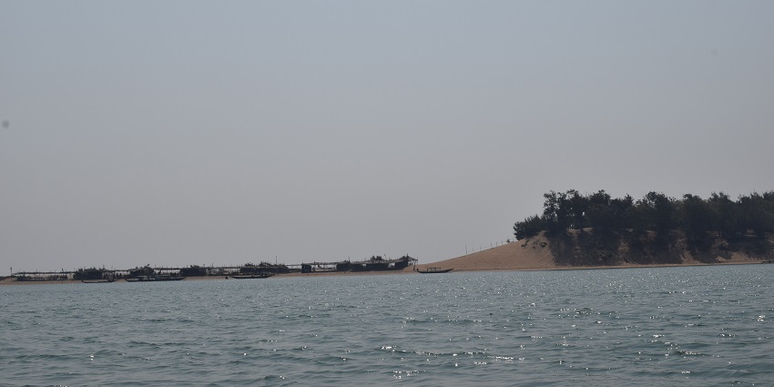Chilika Lake is one of the largest brackish lagoons that is ideal for nature lovers.