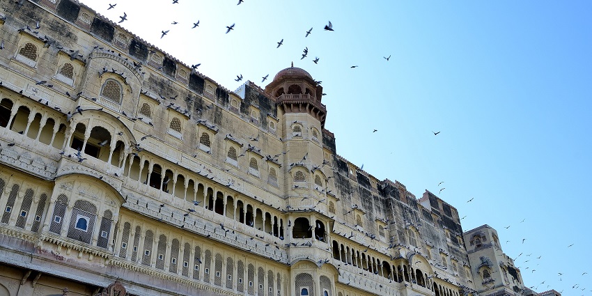 Chintamani Fort, one of the popular forts near Bikaner is a serene site with ancient walls