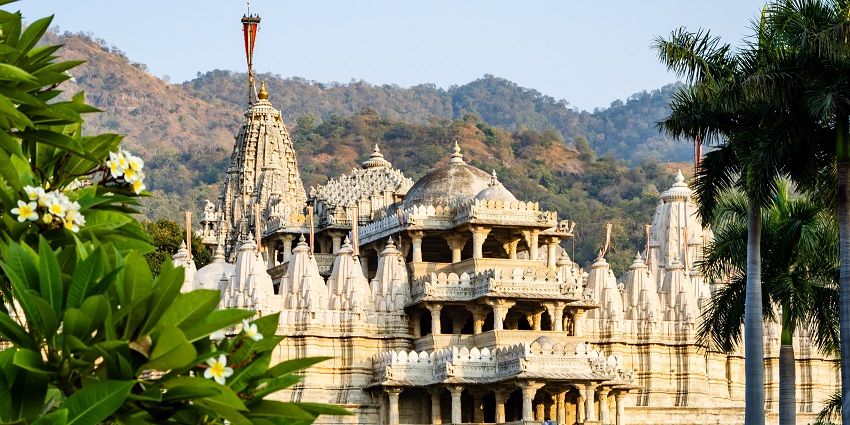 Chintamani Parshwanath Jain Temple, visiting here is one of the things to do in Barmer