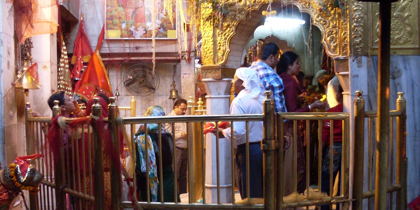 Maa Chintpurni's darbar - devotees in the lines for pooja and other rituals