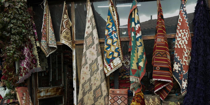This market is renowned for all the handicraft products and handmade textiles