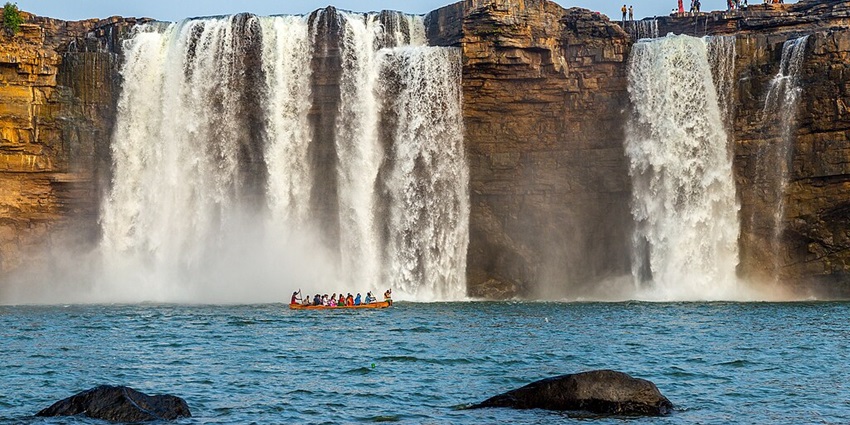 The Niagara Falls of India, Chitrakote, is among the must-visit Chhattisgarh waterfalls.