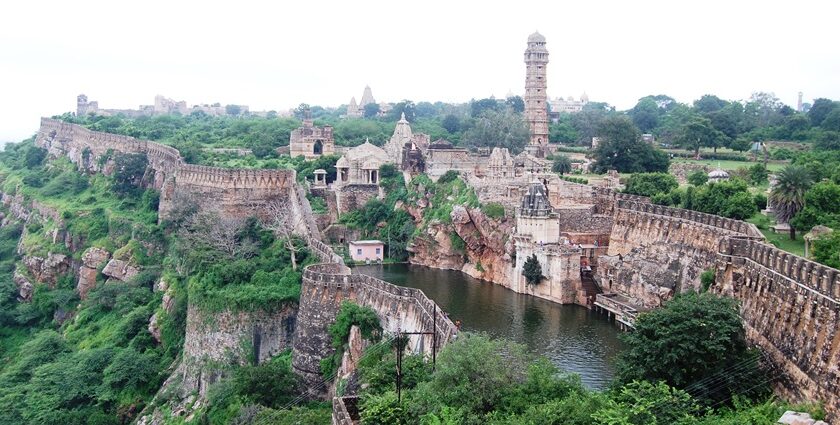 Experiencing a panoramic view of Chittorgarh Fort is one of the best things to do in Chittorgarh.