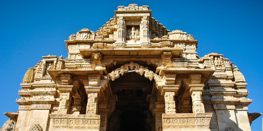 A front view of the Chittorgarh Fort, a popular tourist attraction in Rajasthan.