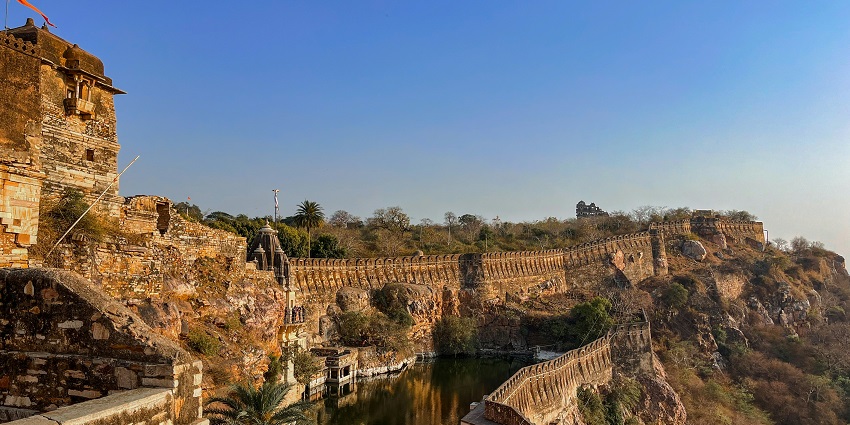 Chittorgarh Fort, one of the famous Rajasthan picnic places, featuring ancient walls