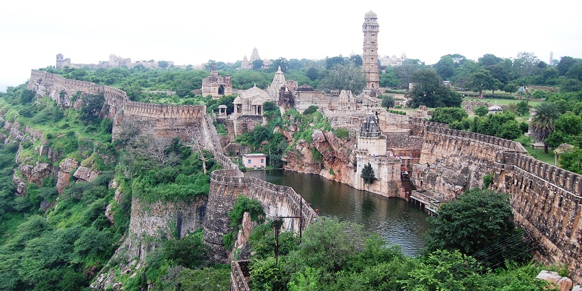 The grand Chittorgarh Fort, a popular destination near bassi wildlife sanctuary.