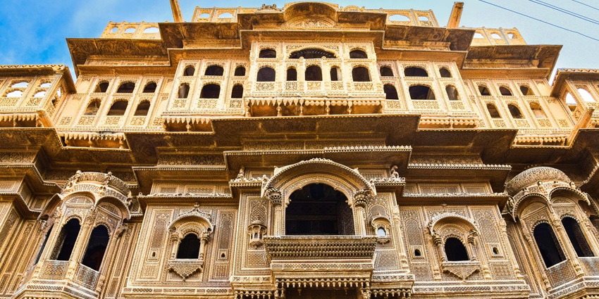 Explore ornate twin havelis showcasing Shekhawati’s grand heritage at Chokhani Double Haveli.