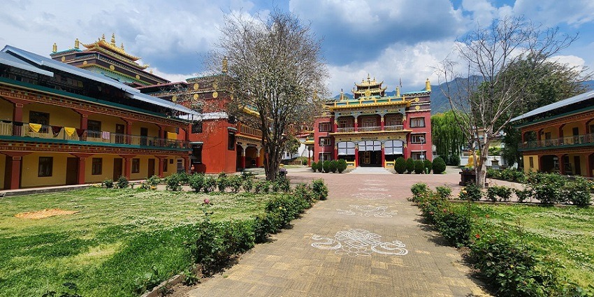 View of the Chokling Monastery courtyard, featuring traditional Tibetan architecture