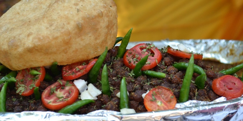 Try and munch on the delicious chole bhature with tangy salad in Sadar Bazaar.