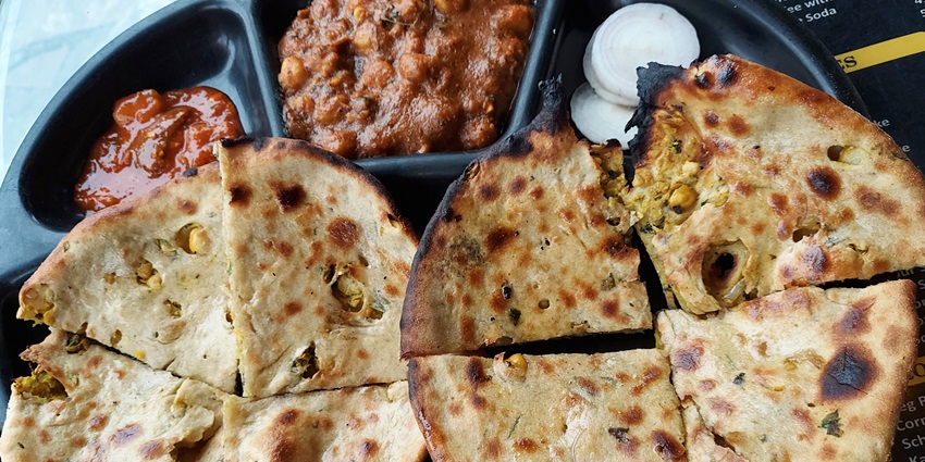 Enjoy chole kulche at AIIMS food stall which satisfies the hunger of many people visiting that area.