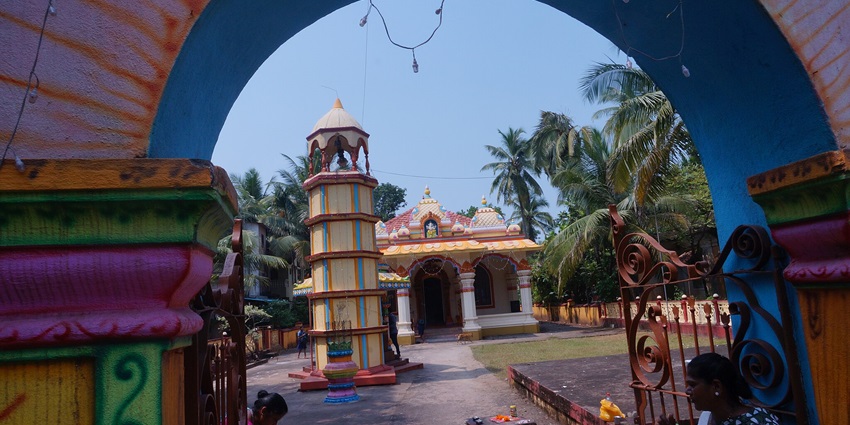 A picture of a temple in Goa with devotees forming queues for praying