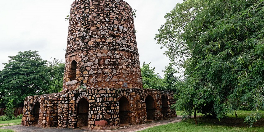 Chor Minar is one of the most amazing tourist destinations to explore for travellers.