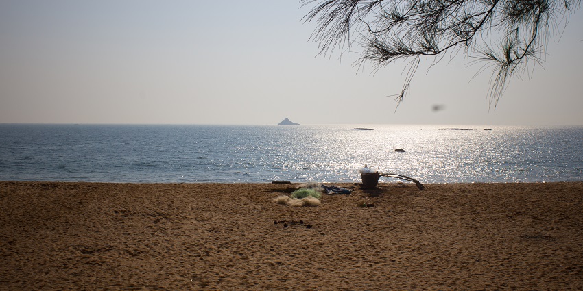 Clear view of the beautiful evening and the waves of the arabian sea on the shores of the Gujarat