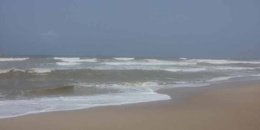 Panoramic view of the sea from the soothing and tranquil beach near Dwarka.