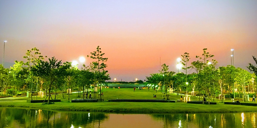 Chulalongkorn University Centenary Park is one of the famous public parks in Bangkok.
