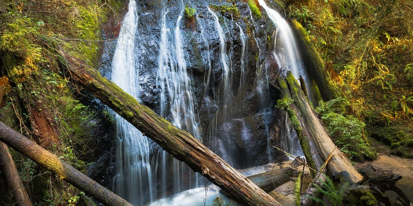 Witness the majestic Ngaloi Waterfall in the Churachandpur District of the state of Manipur.