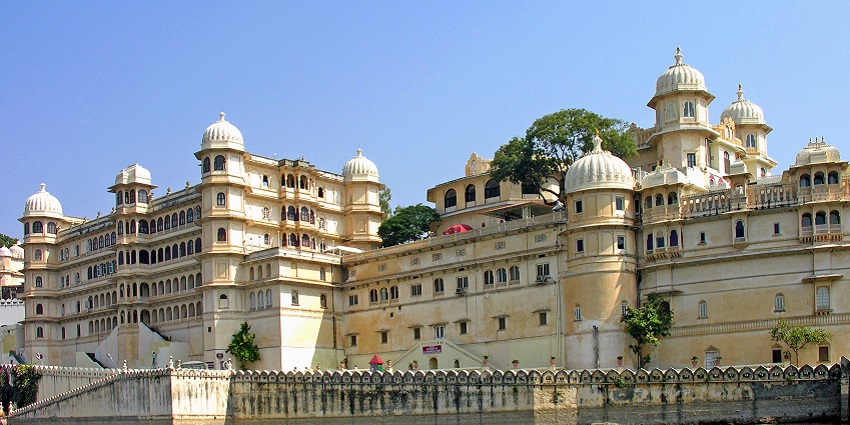 City Palace reflecting in the lake, a stunning tourist attraction near Jagdish Temple.