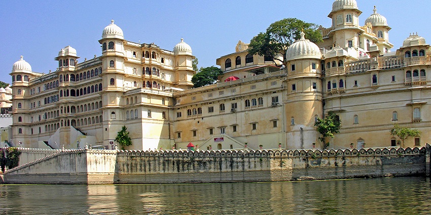 City Palace features Rajput grandeur with ornate architecture and royal artefacts.