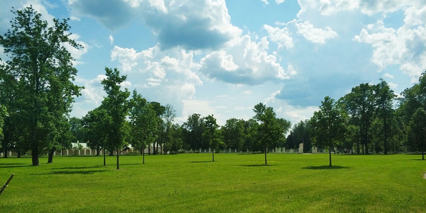A scenic view of the City Park, one of the top places to visit in Mansarovar Jaipur.