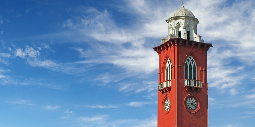 The Clock Tower is known to offer a splendid panoramic view of the entire region.